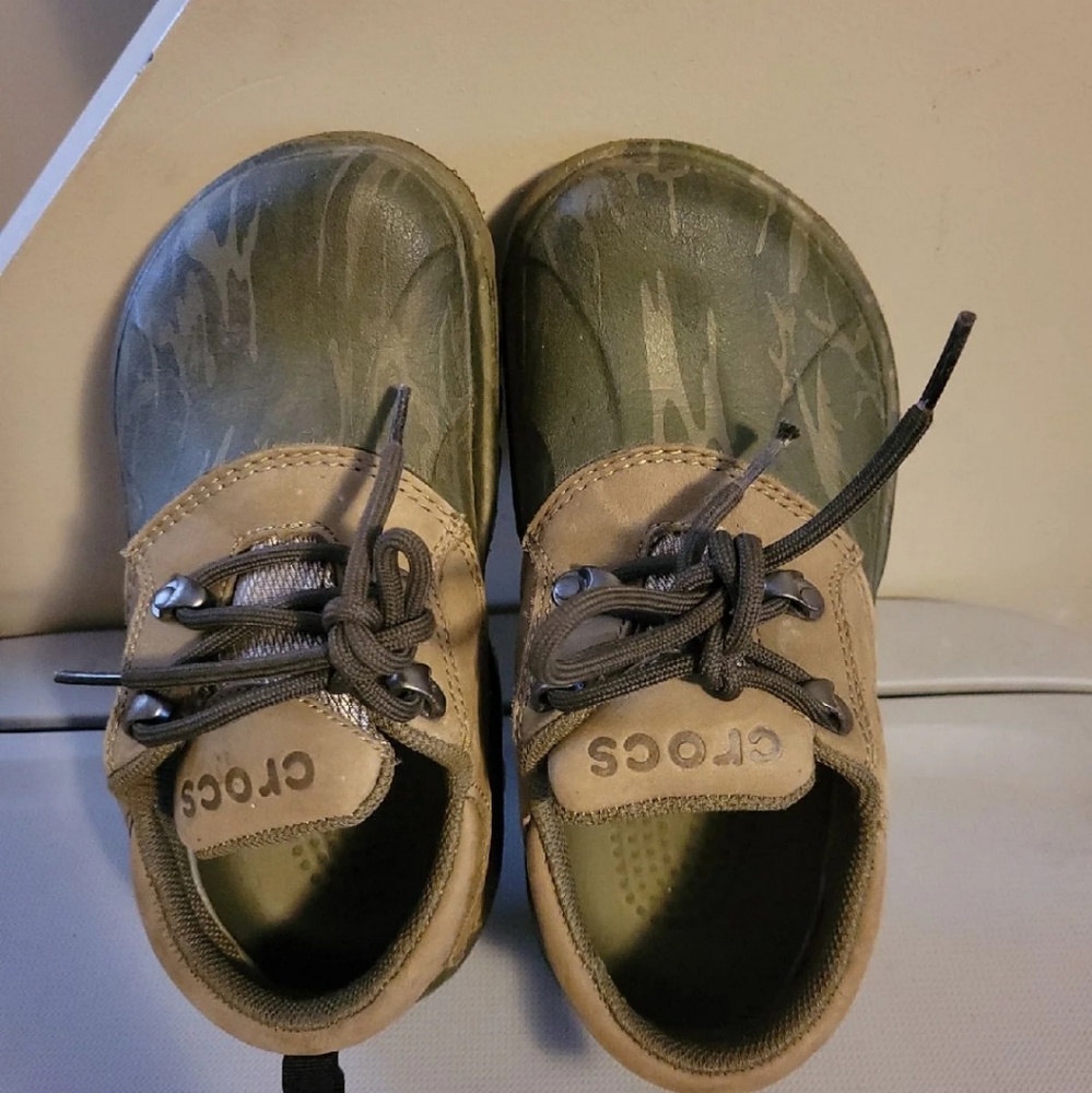 W5 Crocs